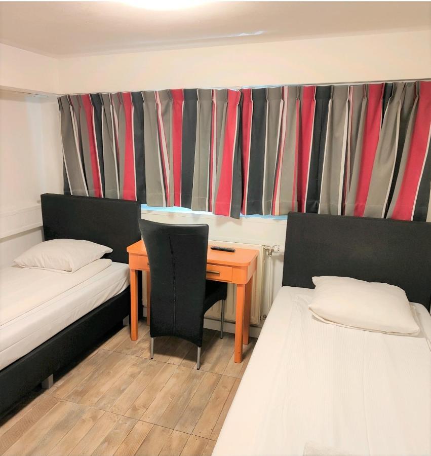 Holland Hotel 2*