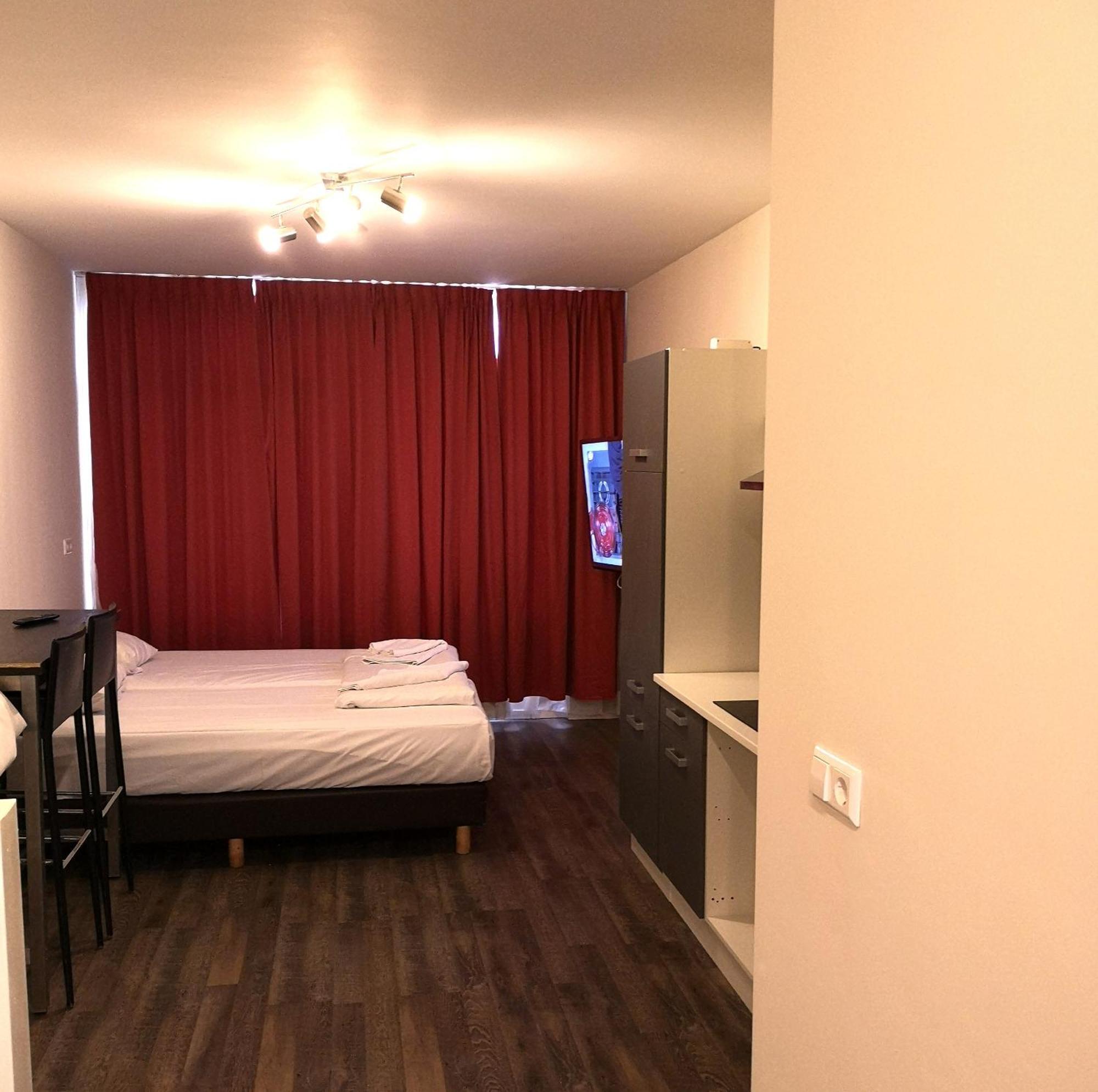 Holland Hotel 2*