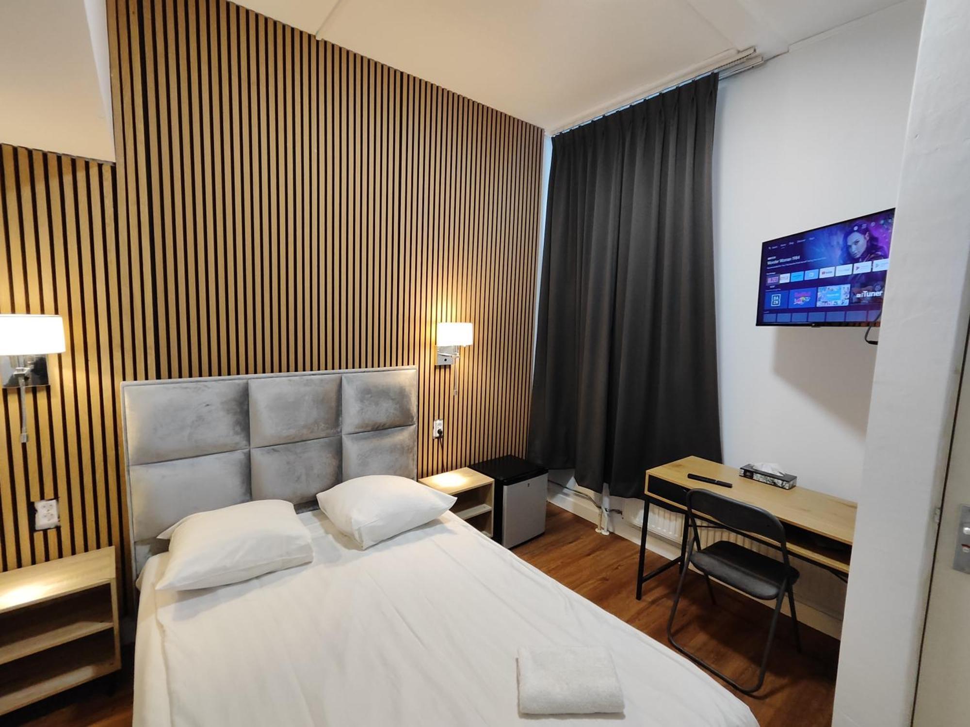 Holland Hotel