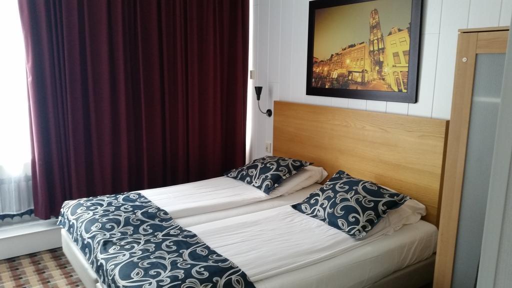 Holland Hotel 2*