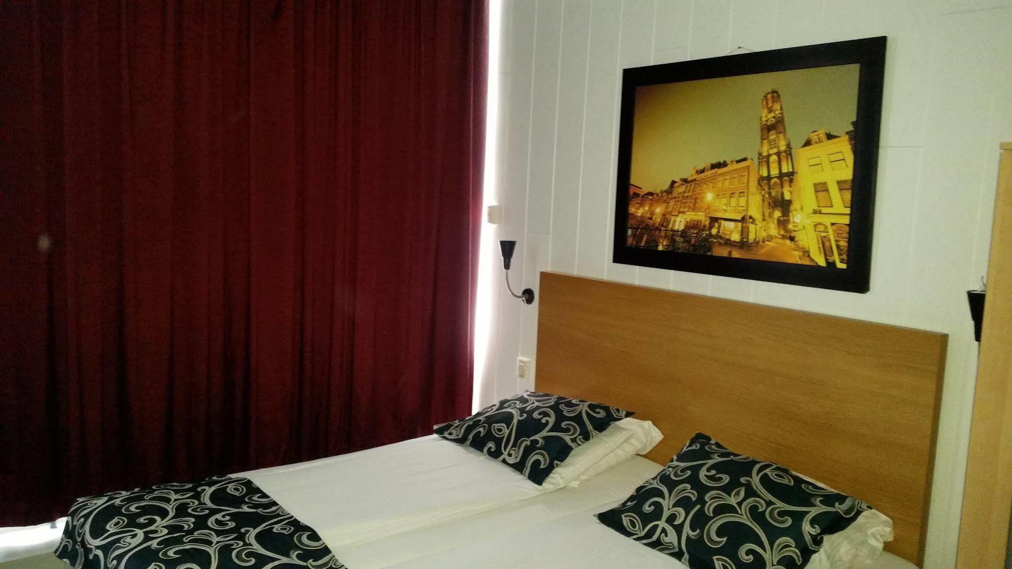 Holland Hotel 2*